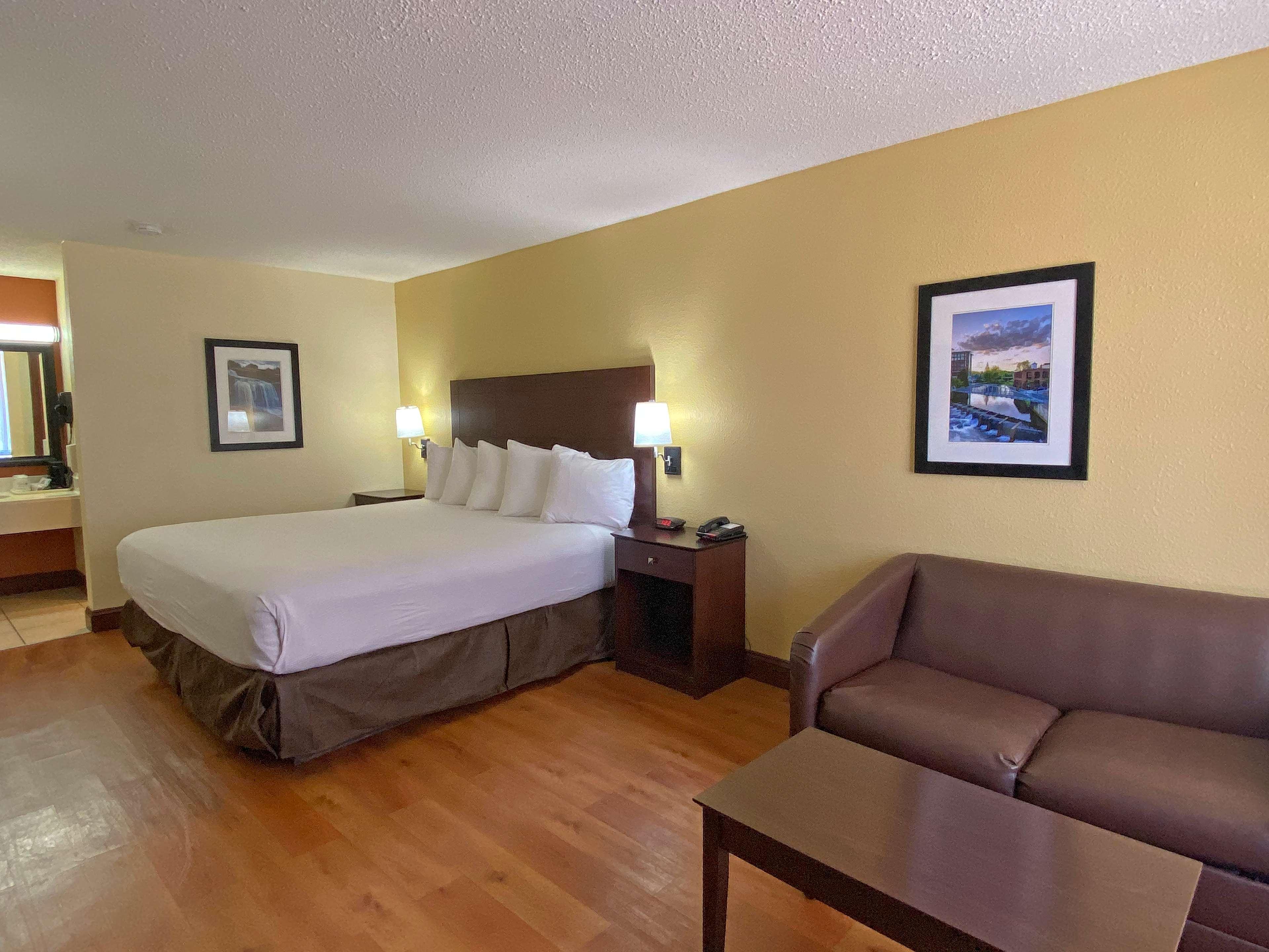 Best Western Greenville Airport Exterior photo